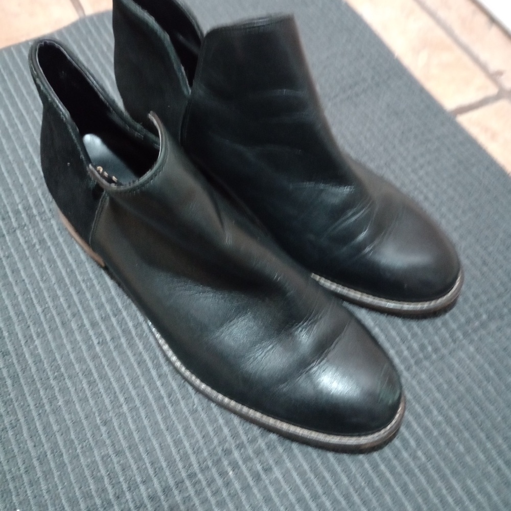 Crevo Leather Stacked Heel Black Bootie (10) - Picture 2 of 7